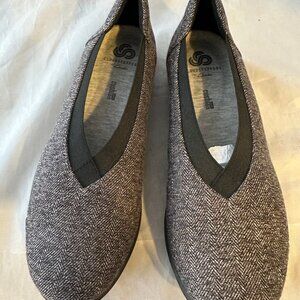 Clarks  Sillian Holly Grey Tweed Skip on Loafer  Women Size 7 M   Retail $95 NIB